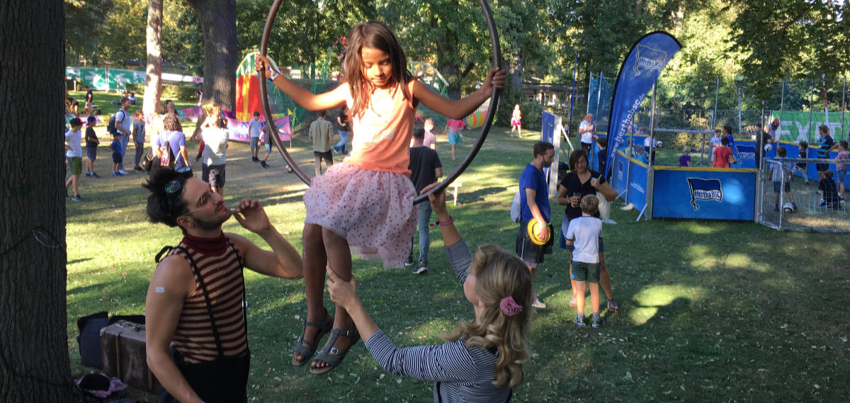 OFFENES ZIRKUSSCHNUPPERN (FEST IM NEST)